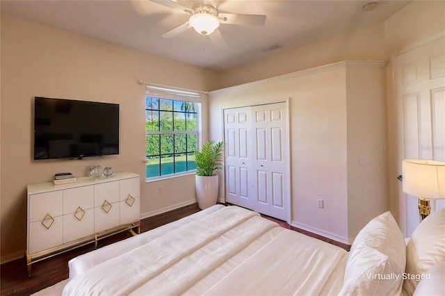 bedroom featuring a closet, dark wood-type flooring, and ceiling fan