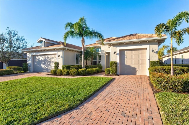 view of front facade featuring a front lawn and a garage