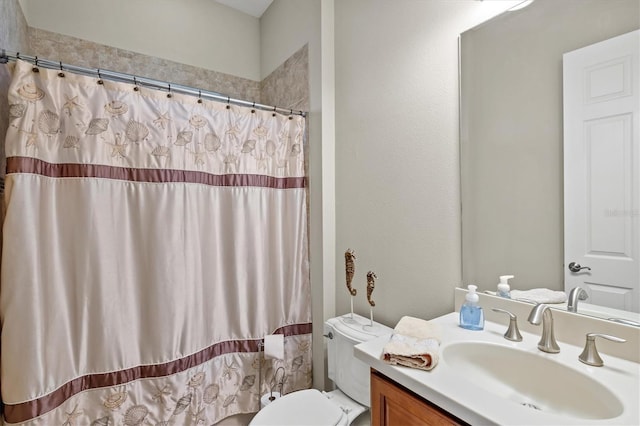 bathroom featuring a shower with shower curtain, vanity, and toilet