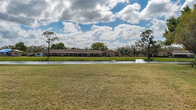 view of yard featuring a water view