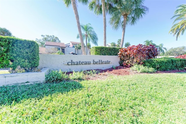 community / neighborhood sign featuring a lawn