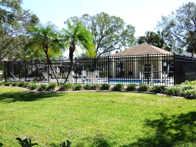 view of swimming pool with a yard