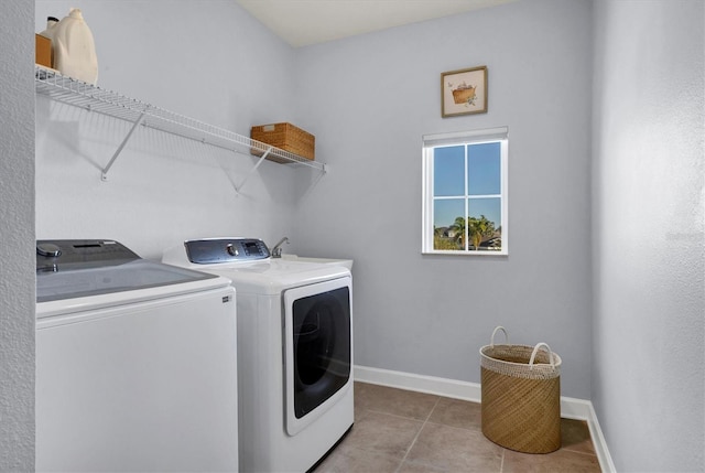 laundry room with light tile patterned flooring, sink, and washing machine and dryer