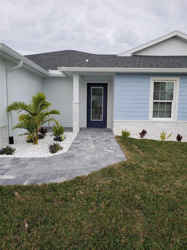 property entrance featuring a yard