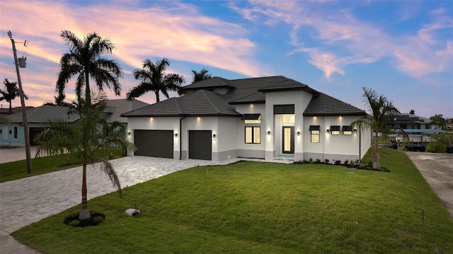 view of front of home featuring a yard and a garage