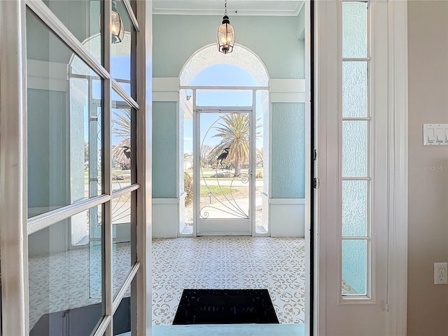 entryway with crown molding