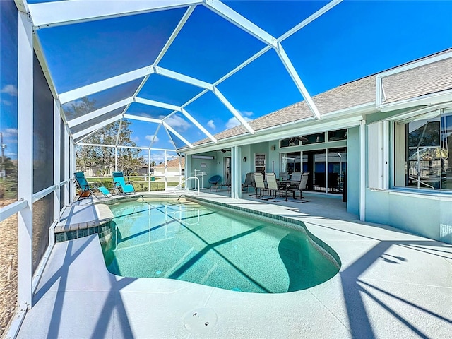 outdoor pool featuring a ceiling fan, a lanai, and a patio area