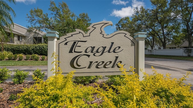 view of community / neighborhood sign