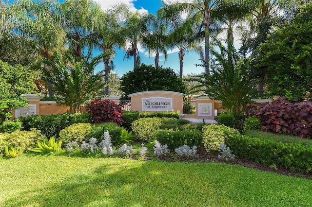 community sign with a lawn