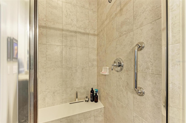 bathroom featuring a tile shower