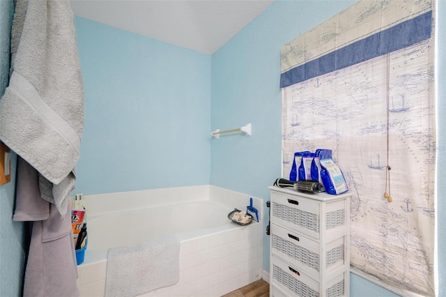 bathroom featuring tiled tub