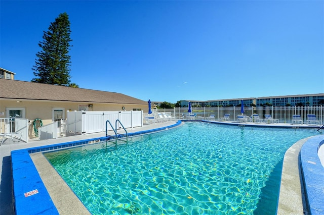 view of swimming pool