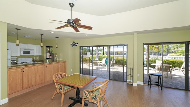 dining space featuring recessed lighting, ceiling fan, wood finished floors, and baseboards