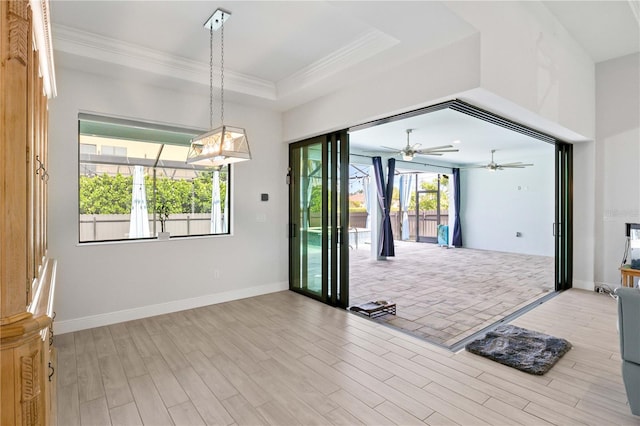 spare room featuring crown molding, light hardwood / wood-style flooring, and ceiling fan