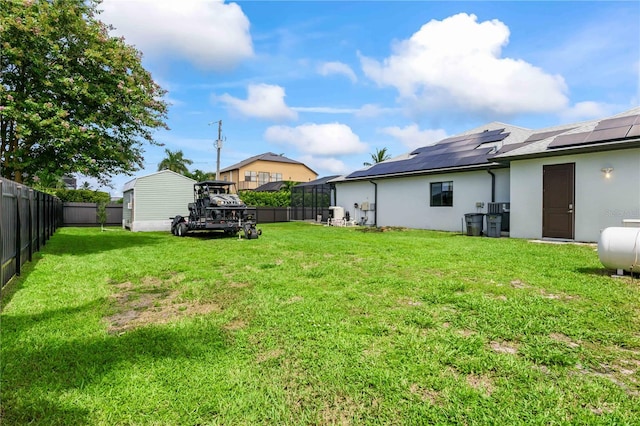 view of yard featuring a shed