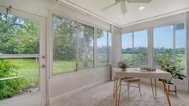 sunroom / solarium with ceiling fan