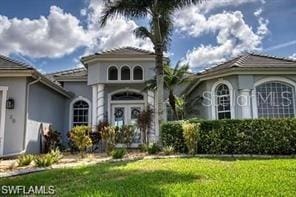 view of front of house featuring a front yard