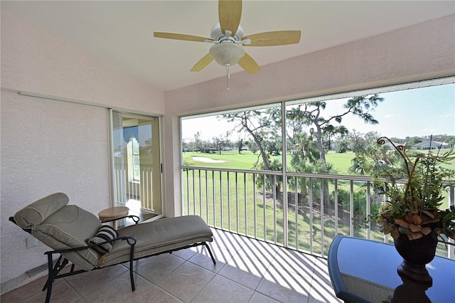 sunroom / solarium featuring vaulted ceiling and ceiling fan