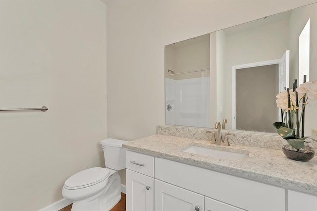 full bath with a shower, baseboards, vanity, and toilet