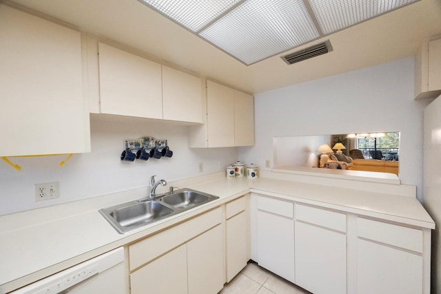6435 Egret Ln Unit 409, Bradenton, FL 34210 - kitchen featuring visible vents, a sink, dishwasher, and light countertops