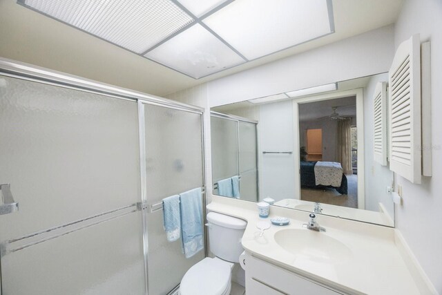 6435 Egret Ln Unit 409, Bradenton, FL 34210 - ensuite bathroom featuring vanity, toilet, a shower stall, a ceiling fan, and ensuite bath