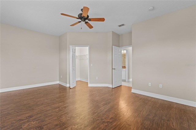 spare room with dark wood-type flooring and ceiling fan