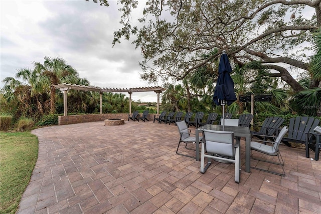 view of patio featuring a pergola