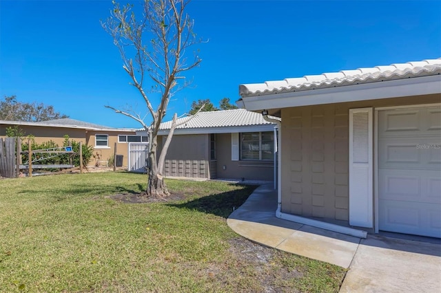 view of yard featuring a garage