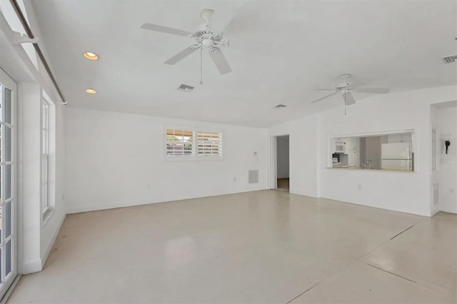 empty room with ceiling fan