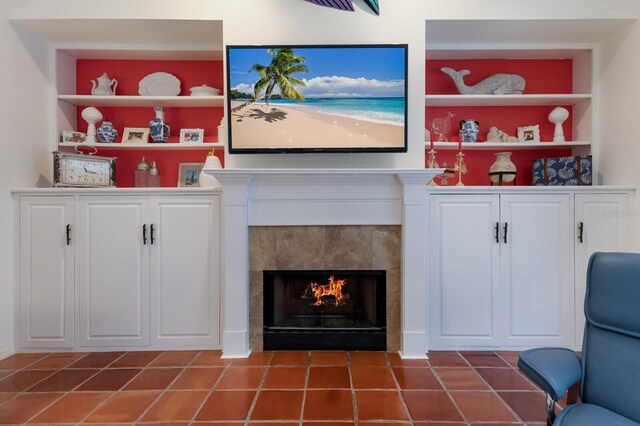 8223 Regents Ct, University Park, FL 34201 - tiled living room with built in features and a tiled fireplace