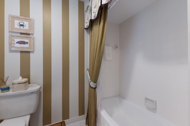 full bath featuring shower / bathtub combination with curtain and toilet