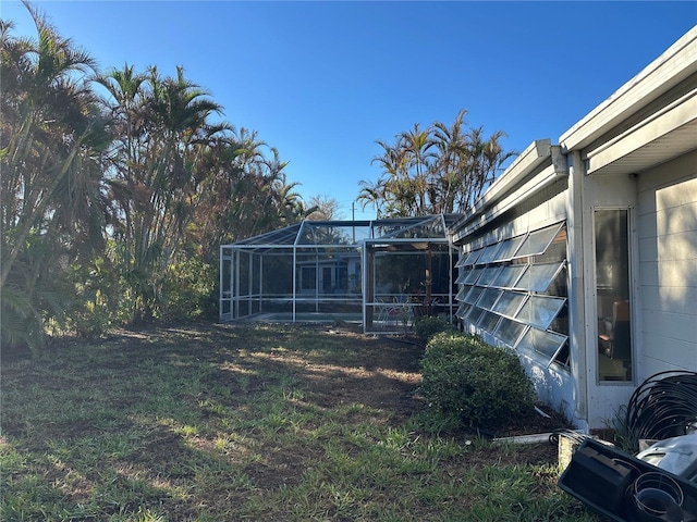 view of yard with a lanai