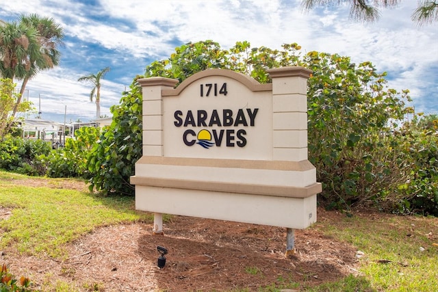 view of community / neighborhood sign