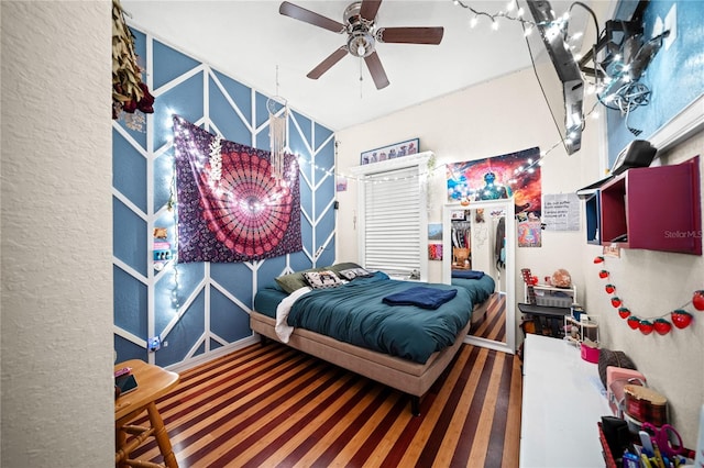 bedroom with ceiling fan