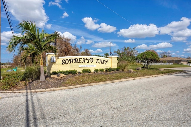 view of community / neighborhood sign