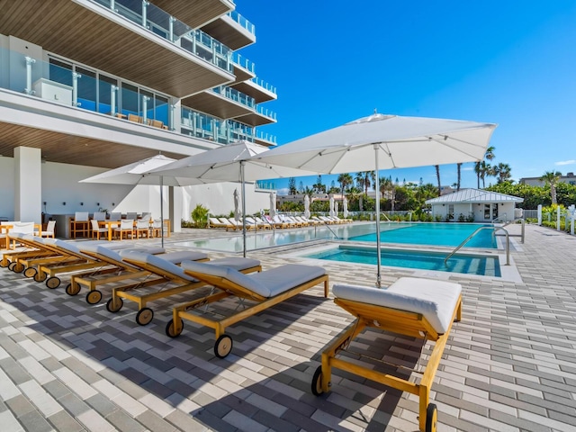4651 Gulf Of Mexico Dr Unit 402, Longboat Key, FL 34228 - community pool with a patio