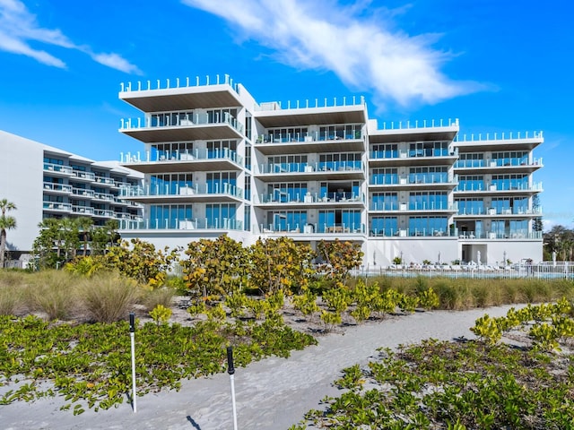 4651 Gulf Of Mexico Dr Unit 402, Longboat Key, FL 34228 - view of apartment building / complex