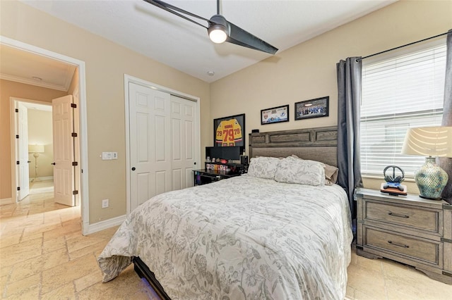 bedroom with ornamental molding, a closet, and ceiling fan