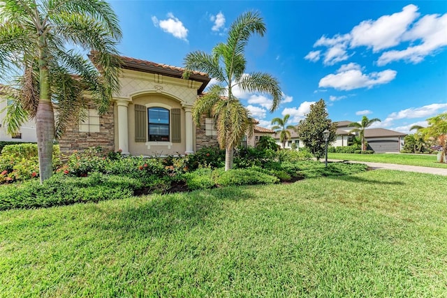 view of side of property featuring a lawn