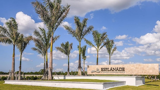 community sign featuring a lawn