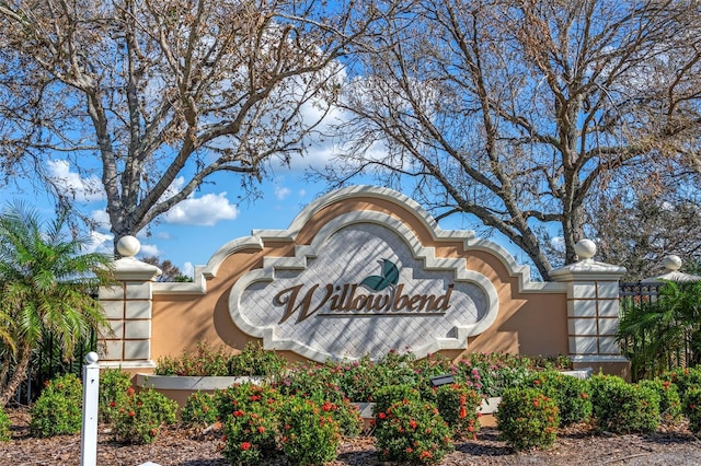 view of community / neighborhood sign