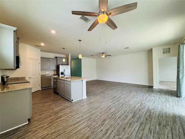 kitchen featuring visible vents, gray cabinets, stainless steel appliances, and dark wood-type flooring