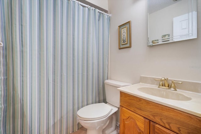 bathroom featuring vanity, toilet, a textured ceiling, and a shower with shower curtain