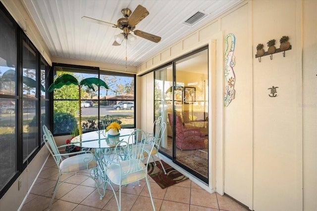 sunroom / solarium with ceiling fan