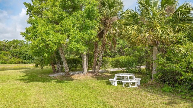 9291 Swaying Branch Rd, Sarasota, FL 34241 - view of grassy yard