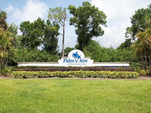 community sign with a lawn