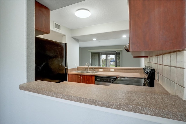 kitchen featuring sink, black appliances, kitchen peninsula, and backsplash