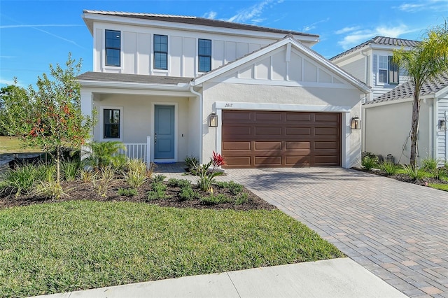 view of front facade featuring a garage