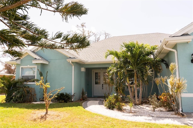 view of front of house featuring a front yard