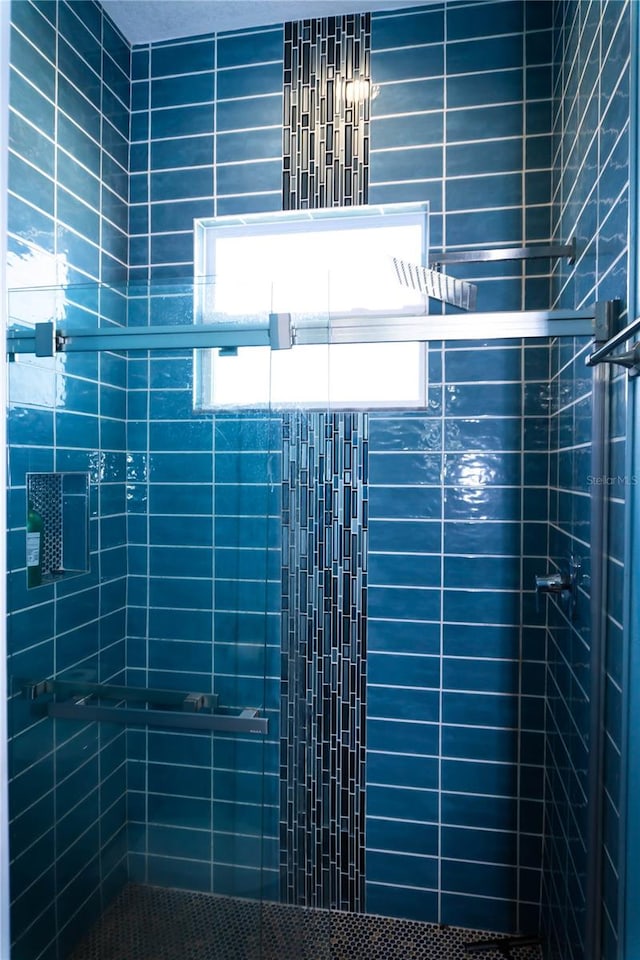 bathroom featuring tiled shower